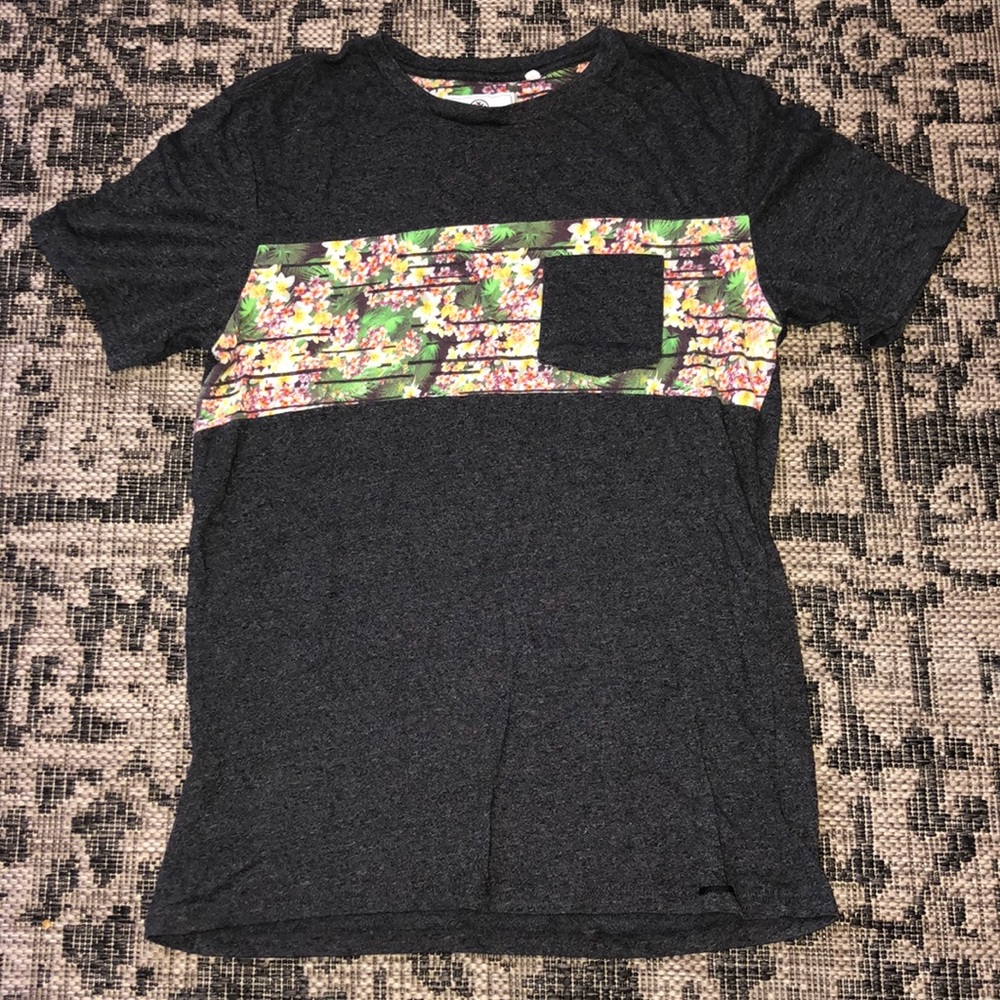 Size mens small, t-shirt!!